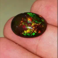 انگشتر  و نگین اوپال