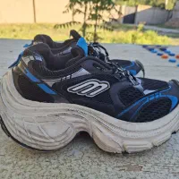 کفش مارک سایز 43 به 44 میخوره