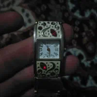ساعت دخترانه تمام فلز با طراحی گل برجسته
