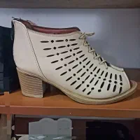 کفش تابستانه ۳۰۰