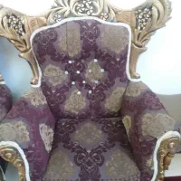 یک عدد مبل تک نفره سلطنتی فروخته میشود
