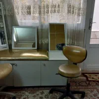 صندلی چرخدار و یک عدد صندلی انتظار|آرایشگاه و سالنهای زیبایی|مشهد, گوهرشاد|دیوار