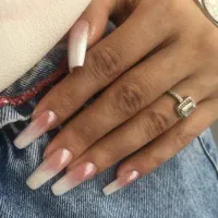 مدل برای کاشت ناخن