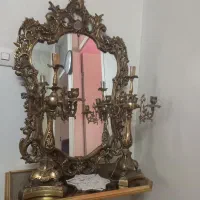 آیینه و شمعدان ومیز