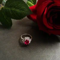 انگشتر نقره زنانه با نگین زارگون قرمز