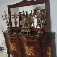 اینه و کنسول و لاله