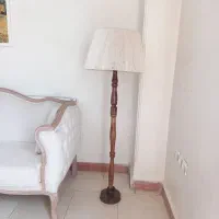 آباژور ایستاده