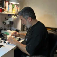 تکنسین تعمیر موبایل یا الکترونیک