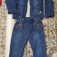 لباس بچه گانه دخترانه و کفش در حدود نو