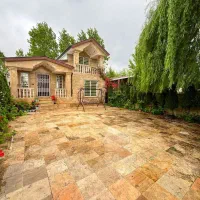 ویلا نیم پیلوت ۲۵۵ متری نوساز مهندسی ساز سنددار