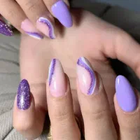 کاشت ناخن با سابقه کاری بالا فقط ۴۰۰