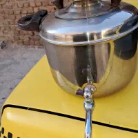 کتری روی گاز قدیمی و سینی قدیمی برنج