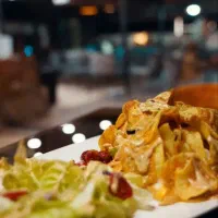 نیروی سالن کار و صندوق دار