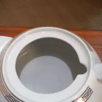 قوری بزرگ و زیبا، کاملا نو و سالم تمیز|قوری، کتری، قهوه‌ساز دستی|رشت, معلم|دیوار