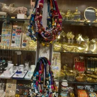 فروشنده خانم