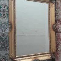 اینه و صندلی