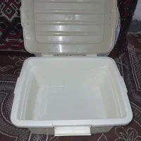 تعدادی ظروف پلاستیکی وسرو|ظروف سرو و پذیرایی|شیراز, کوشک میدان|دیوار