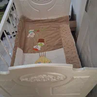 تخت کنار مادر