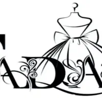 وسط کار خانم جوان