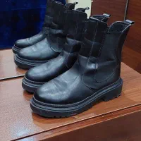 تعدادی کفش مجلسی ، نیم بوت ، صندل ، اسپرت|کیف، کفش، کمربند|شیراز, بعثت|دیوار