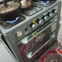 دو عدد اجاق گاز یکی هم پر داره