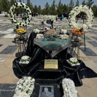 اجاره تاج گل بزرگ 4عددباهم فقط ( 999/000تومان )|خدمات پذیرایی، مراسم|مشهد, راهنمایی|دیوار