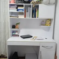 کتابخانه و میز تحریر