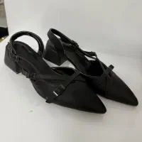 تعدادی کفش اسپرت و مجلسی