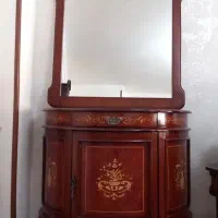 یک عدد میز جلو مبلی یک عدد اینه کنسول