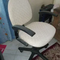 صندلی، روشویی کابینتی و ۲عدد درب چوبی