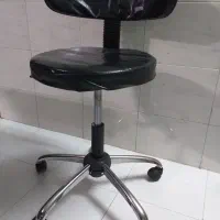صندلی سالم در حدنو کم کار
