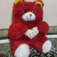 خرس عروسکی با رنگ قرمز|اسباب‌بازی بچه|شاهین‌شهر, شهرک گلدیس|دیوار