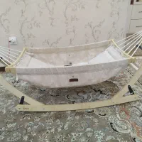 گهواره کنار مادری