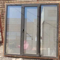 پنجره دوجداره دست دوم ۲ در ۲ همراه با فریم آهنی
