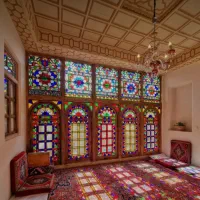 بوتیک-هتل-سنتی-همراه-با-مغازه