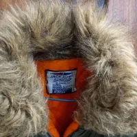 کابشن خلبانی اصل وکت لی و پاییزه|لباس|مهاجران, |دیوار