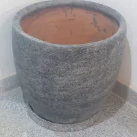 گلدان سفالی و پلاستیکی