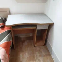 میز کامپیوتر و صندلی اداری و صندلی چوبی