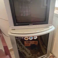 تلویزیون پلانو به همراه میز