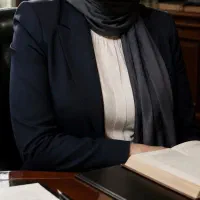 پرونده‌ش با تو، حل کردنش با من