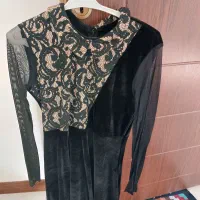 یک پیراهن کوتاه مجلسی و یک پالتو