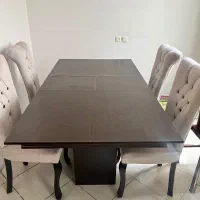 میز با قابلیت تبدیل شش نفره به هشت نفره