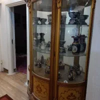 بوفه و میز جلو مبلی بزرگ