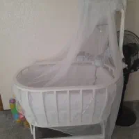 تخت نوزاد مدل بیضی درحد نو