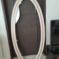 قاب آینه ایستاده