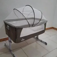 تخت کنار مادر
