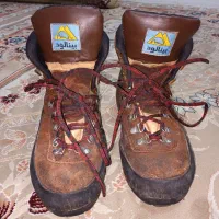 کفش کوهنوردی سایز ۴۰ و سایز ۴۴