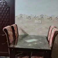 میز غذاخوری در حد نو