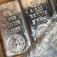 شمس امارات و نادیر نقرهnadir