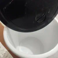 سطل برنج و پایه قابلمه چدن و تفلون|ظروف نگهدارنده، پلاستیکی، یک‌بارمصرف|قم, باجک دو|دیوار